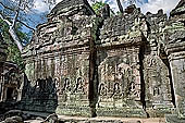 Preah Khan - courtyards with funerary chapels